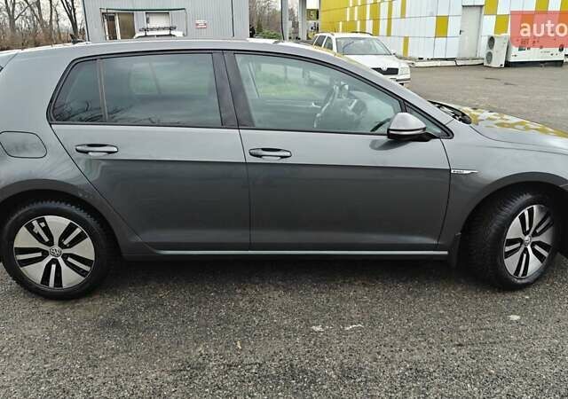 Серый Фольксваген e-Golf, объемом двигателя 0 л и пробегом 262 тыс. км за 13500 $, фото 7 на Automoto.ua