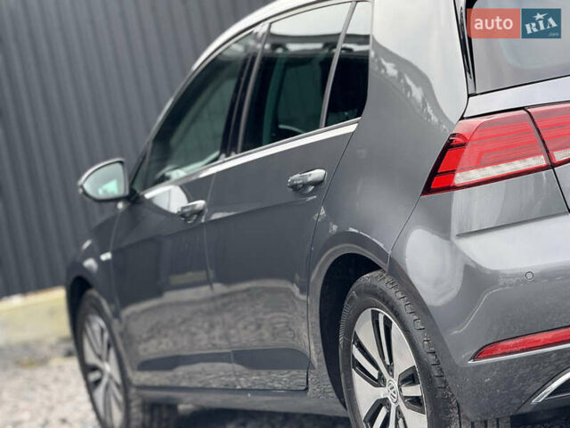 Серый Фольксваген e-Golf, объемом двигателя 0 л и пробегом 100 тыс. км за 13900 $, фото 12 на Automoto.ua