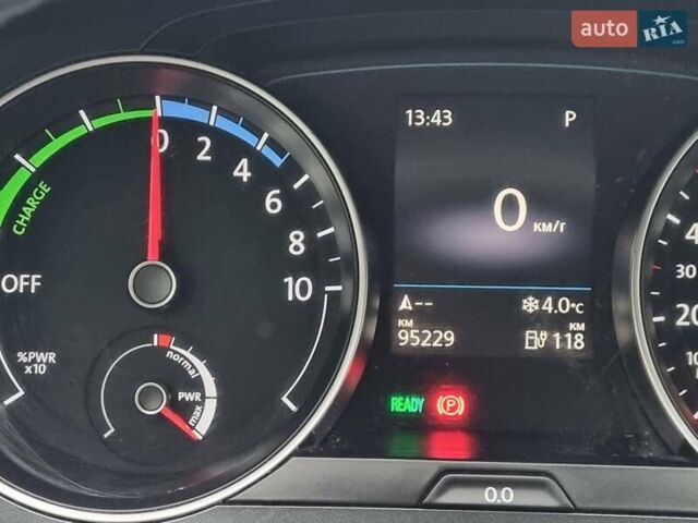 Серый Фольксваген e-Golf, объемом двигателя 0 л и пробегом 95 тыс. км за 12450 $, фото 54 на Automoto.ua