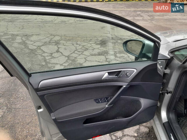 Сірий Фольксваген e-Golf, об'ємом двигуна 0 л та пробігом 109 тис. км за 13000 $, фото 8 на Automoto.ua