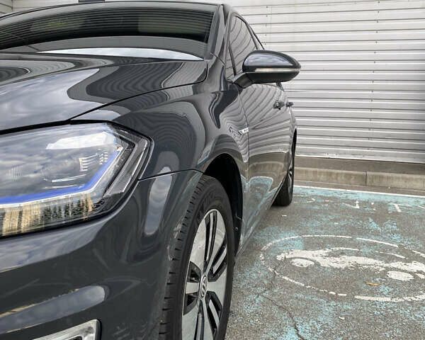 Серый Фольксваген e-Golf, объемом двигателя 0 л и пробегом 60 тыс. км за 16500 $, фото 23 на Automoto.ua