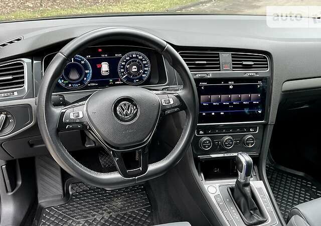 Серый Фольксваген e-Golf, объемом двигателя 0 л и пробегом 70 тыс. км за 23900 $, фото 9 на Automoto.ua