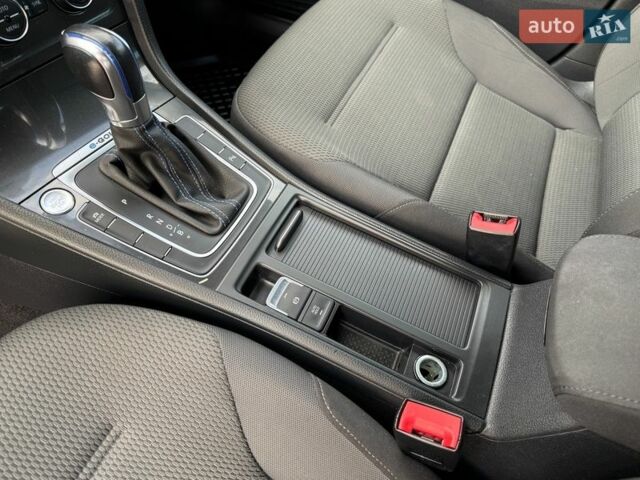 Серый Фольксваген e-Golf, объемом двигателя 0 л и пробегом 118 тыс. км за 13600 $, фото 35 на Automoto.ua