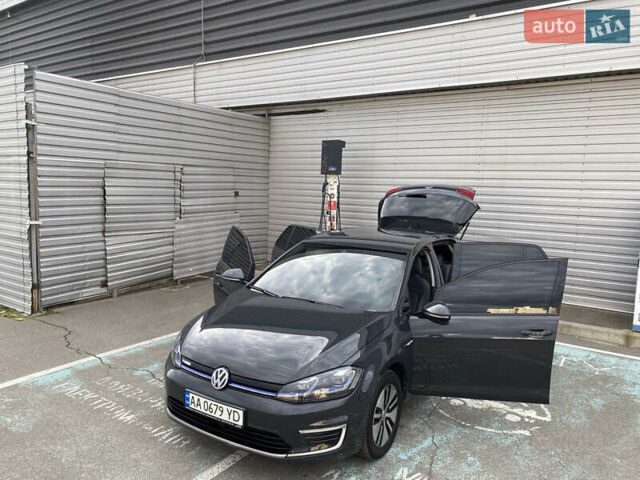 Серый Фольксваген e-Golf, объемом двигателя 0 л и пробегом 60 тыс. км за 16500 $, фото 3 на Automoto.ua