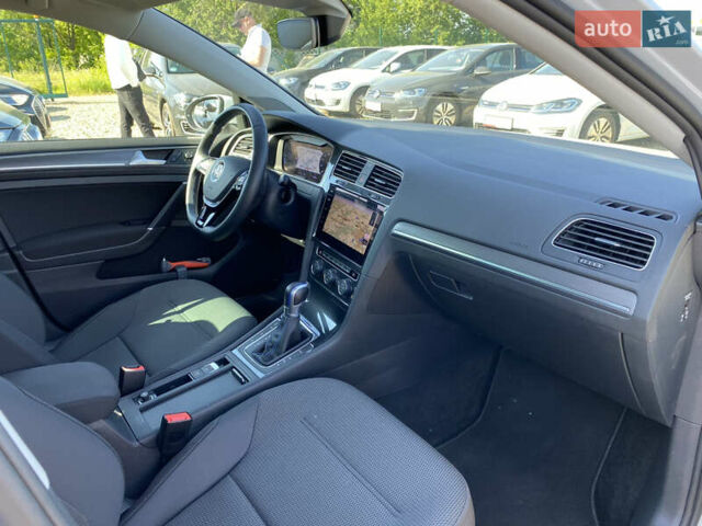 Серый Фольксваген e-Golf, объемом двигателя 0 л и пробегом 130 тыс. км за 13800 $, фото 59 на Automoto.ua
