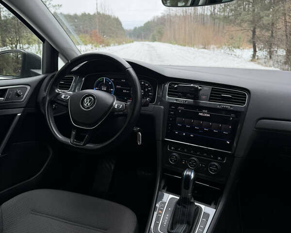 Серый Фольксваген e-Golf, объемом двигателя 0 л и пробегом 159 тыс. км за 12300 $, фото 33 на Automoto.ua