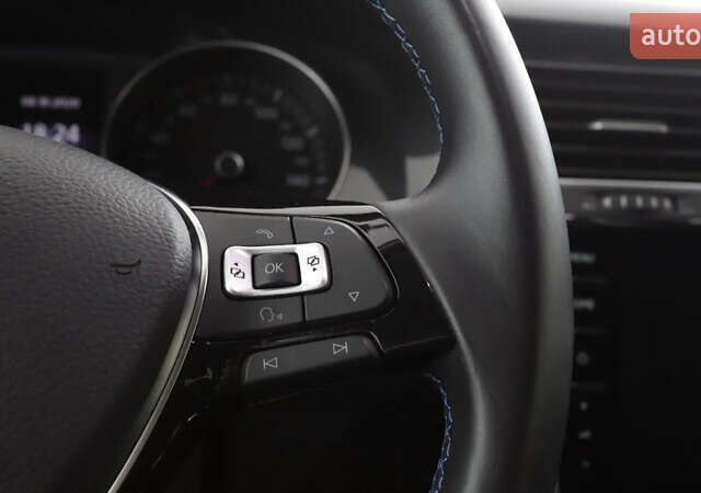 Серый Фольксваген e-Golf, объемом двигателя 0 л и пробегом 100 тыс. км за 10999 $, фото 17 на Automoto.ua