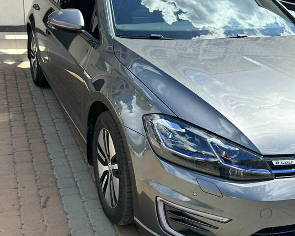 Серый Фольксваген e-Golf, объемом двигателя 0 л и пробегом 91 тыс. км за 16000 $, фото 3 на Automoto.ua