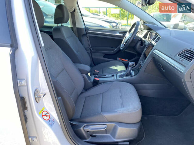 Серый Фольксваген e-Golf, объемом двигателя 0 л и пробегом 130 тыс. км за 13800 $, фото 60 на Automoto.ua