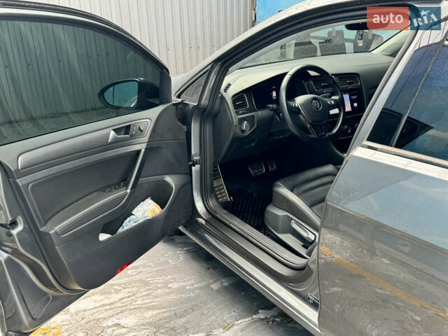 Серый Фольксваген e-Golf, объемом двигателя 0 л и пробегом 91 тыс. км за 16000 $, фото 10 на Automoto.ua