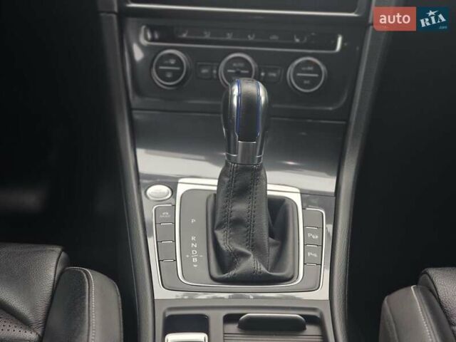 Серый Фольксваген e-Golf, объемом двигателя 0 л и пробегом 191 тыс. км за 14300 $, фото 10 на Automoto.ua