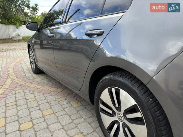 Серый Фольксваген e-Golf, объемом двигателя 0 л и пробегом 75 тыс. км за 12650 $, фото 20 на Automoto.ua