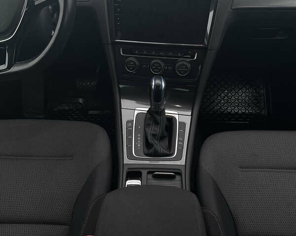 Серый Фольксваген e-Golf, объемом двигателя 0 л и пробегом 117 тыс. км за 12599 $, фото 15 на Automoto.ua