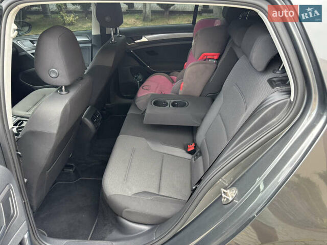 Серый Фольксваген e-Golf, объемом двигателя 0 л и пробегом 75 тыс. км за 12650 $, фото 16 на Automoto.ua