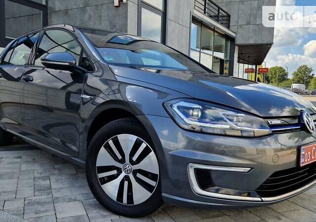 Серый Фольксваген e-Golf, объемом двигателя 0 л и пробегом 53 тыс. км за 15500 $, фото 53 на Automoto.ua