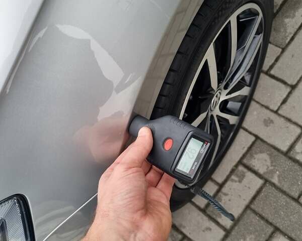 Серый Фольксваген e-Golf, объемом двигателя 0 л и пробегом 95 тыс. км за 12450 $, фото 68 на Automoto.ua