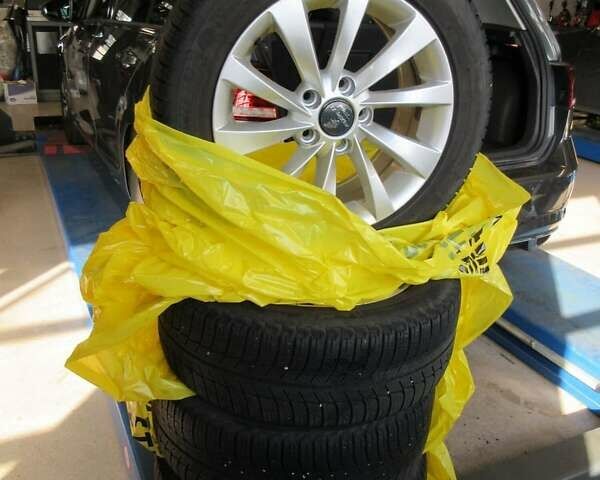 Серый Фольксваген e-Golf, объемом двигателя 0 л и пробегом 141 тыс. км за 13399 $, фото 14 на Automoto.ua