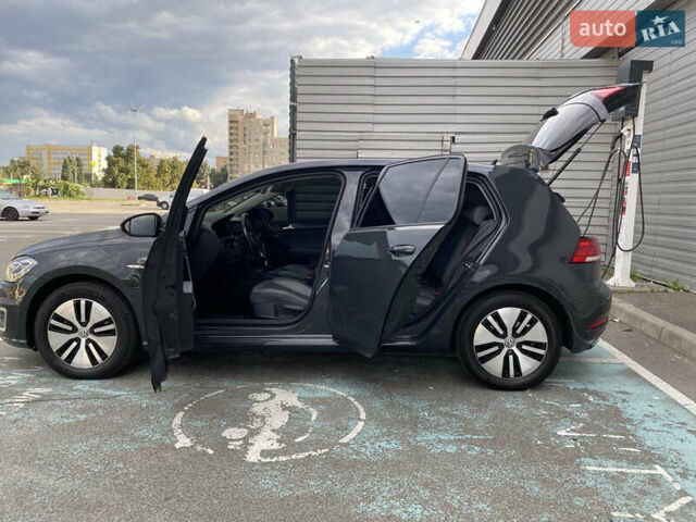 Серый Фольксваген e-Golf, объемом двигателя 0 л и пробегом 60 тыс. км за 16500 $, фото 12 на Automoto.ua
