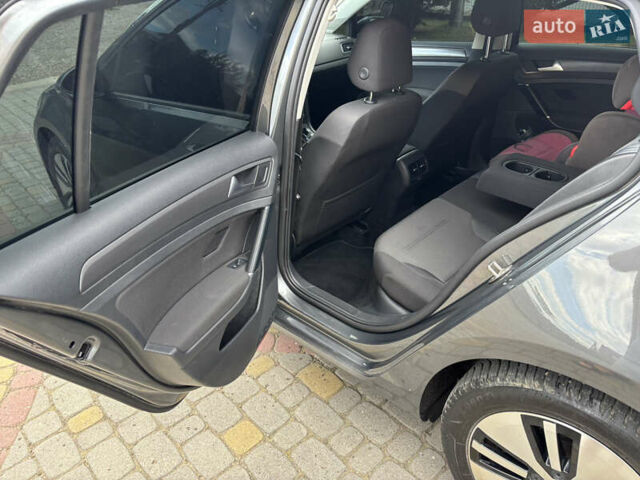 Серый Фольксваген e-Golf, объемом двигателя 0 л и пробегом 75 тыс. км за 12650 $, фото 17 на Automoto.ua