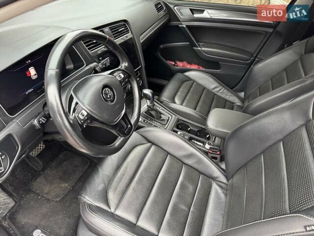 Серый Фольксваген e-Golf, объемом двигателя 0 л и пробегом 202 тыс. км за 13700 $, фото 9 на Automoto.ua