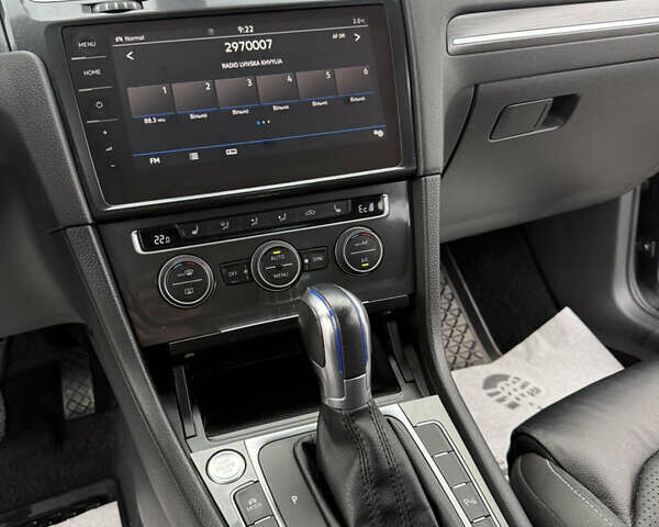 Серый Фольксваген e-Golf, объемом двигателя 0 л и пробегом 100 тыс. км за 13900 $, фото 33 на Automoto.ua