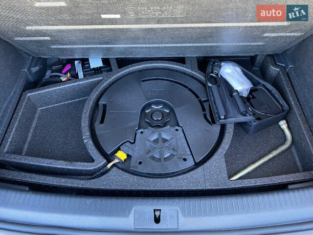 Серый Фольксваген e-Golf, объемом двигателя 0 л и пробегом 130 тыс. км за 13800 $, фото 73 на Automoto.ua