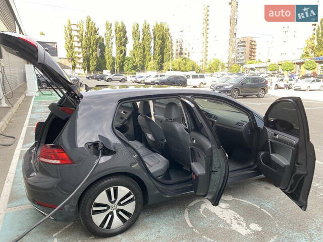 Серый Фольксваген e-Golf, объемом двигателя 0 л и пробегом 60 тыс. км за 16500 $, фото 9 на Automoto.ua