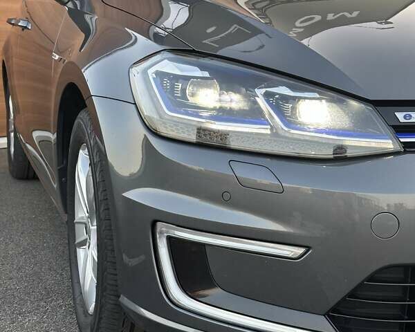 Серый Фольксваген e-Golf, объемом двигателя 0 л и пробегом 114 тыс. км за 15500 $, фото 27 на Automoto.ua