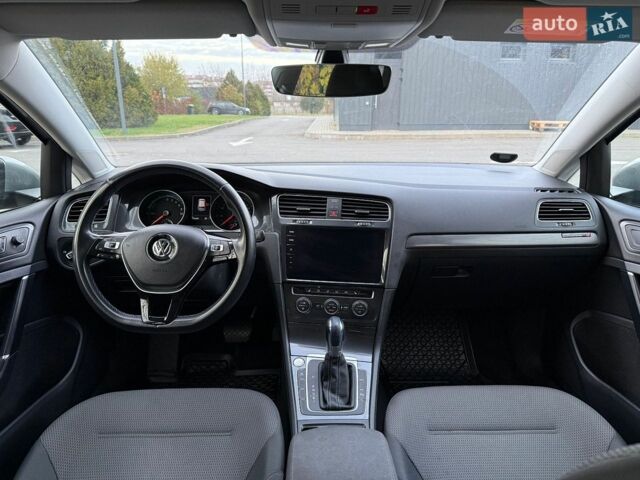 Серый Фольксваген e-Golf, объемом двигателя 0 л и пробегом 89 тыс. км за 12300 $, фото 8 на Automoto.ua