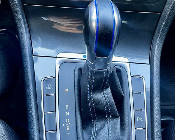 Серый Фольксваген e-Golf, объемом двигателя 0 л и пробегом 158 тыс. км за 13400 $, фото 6 на Automoto.ua