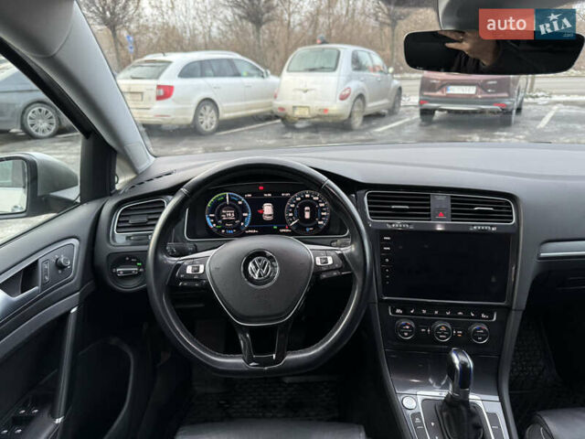 Серый Фольксваген e-Golf, объемом двигателя 0 л и пробегом 129 тыс. км за 12300 $, фото 29 на Automoto.ua