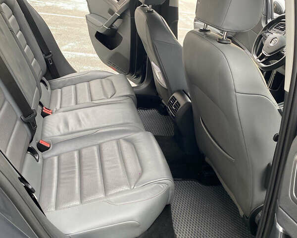 Серый Фольксваген e-Golf, объемом двигателя 0 л и пробегом 60 тыс. км за 16500 $, фото 6 на Automoto.ua