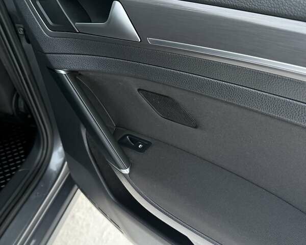 Сірий Фольксваген e-Golf, об'ємом двигуна 0 л та пробігом 118 тис. км за 15500 $, фото 37 на Automoto.ua