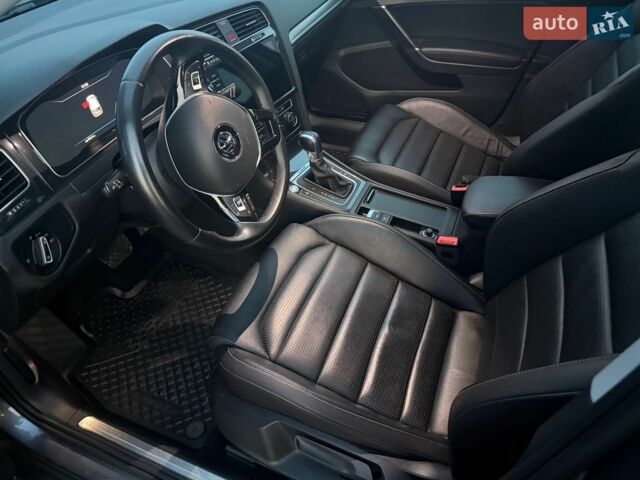 Серый Фольксваген e-Golf, объемом двигателя 0 л и пробегом 85 тыс. км за 16200 $, фото 10 на Automoto.ua