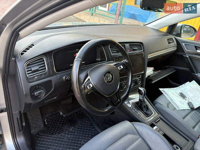 Серый Фольксваген e-Golf, объемом двигателя 0 л и пробегом 148 тыс. км за 12250 $, фото 18 на Automoto.ua