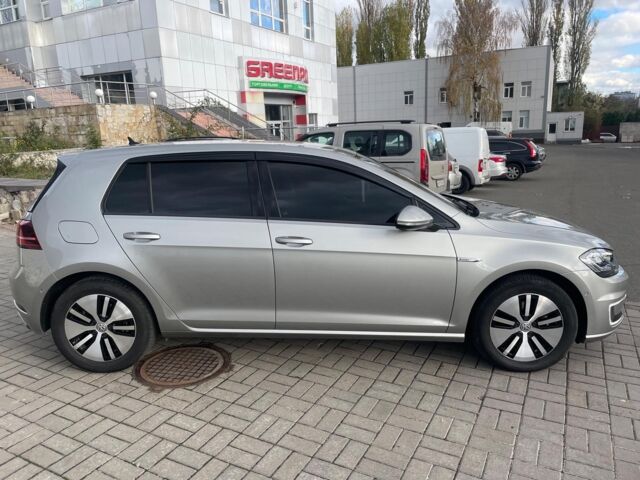 Серый Фольксваген e-Golf, объемом двигателя 0 л и пробегом 18 тыс. км за 22490 $, фото 5 на Automoto.ua