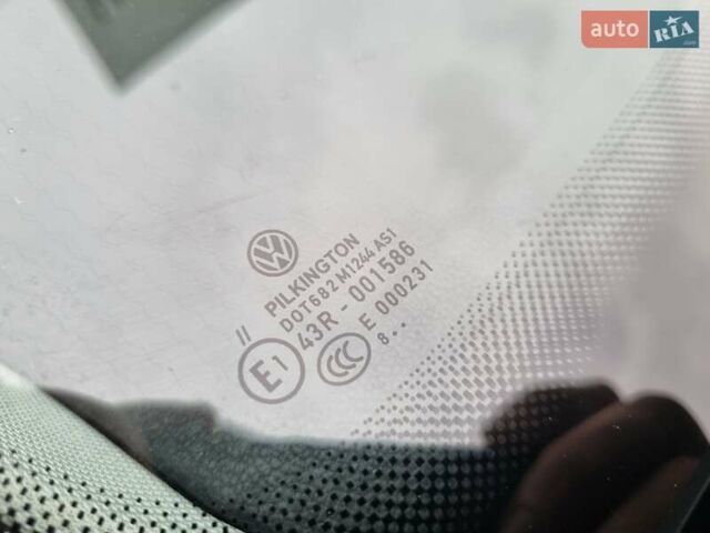 Серый Фольксваген e-Golf, объемом двигателя 0 л и пробегом 95 тыс. км за 12450 $, фото 10 на Automoto.ua
