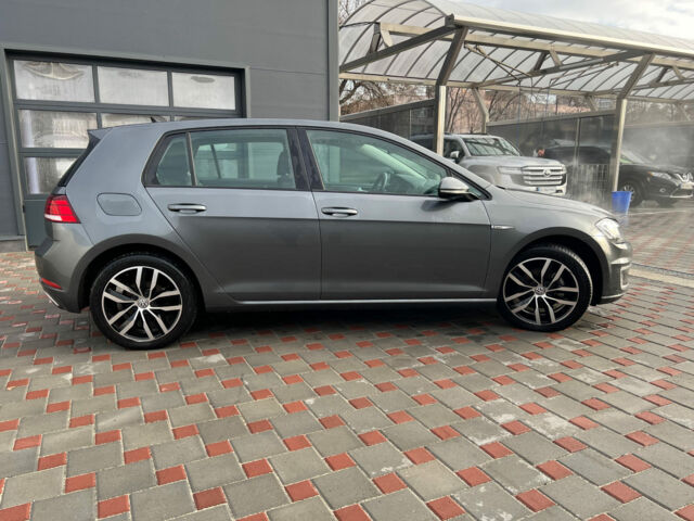 Серый Фольксваген e-Golf, объемом двигателя 0 л и пробегом 56 тыс. км за 18490 $, фото 5 на Automoto.ua