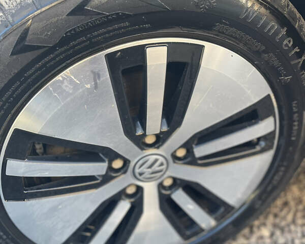 Серый Фольксваген e-Golf, объемом двигателя 0 л и пробегом 135 тыс. км за 13200 $, фото 11 на Automoto.ua