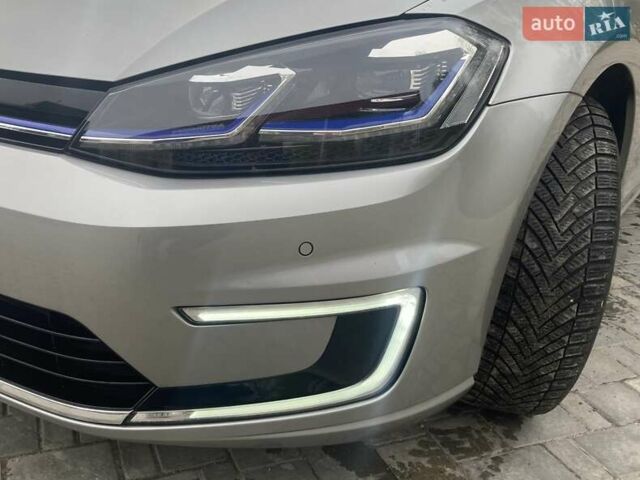 Серый Фольксваген e-Golf, объемом двигателя 0 л и пробегом 80 тыс. км за 16400 $, фото 13 на Automoto.ua