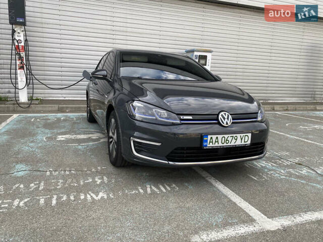 Серый Фольксваген e-Golf, объемом двигателя 0 л и пробегом 60 тыс. км за 16500 $, фото 26 на Automoto.ua