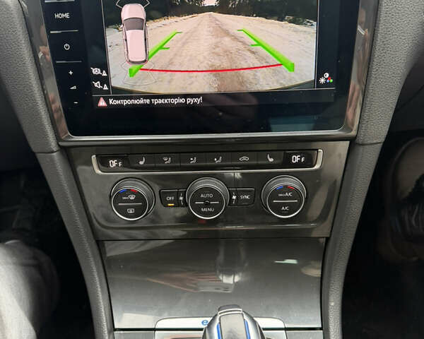 Серый Фольксваген e-Golf, объемом двигателя 0 л и пробегом 159 тыс. км за 12300 $, фото 35 на Automoto.ua