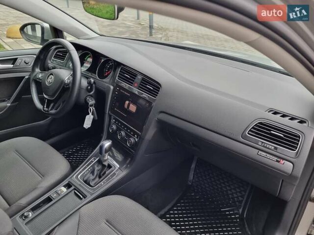 Серый Фольксваген e-Golf, объемом двигателя 0 л и пробегом 95 тыс. км за 12450 $, фото 51 на Automoto.ua