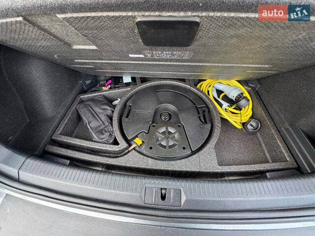 Сірий Фольксваген e-Golf, об'ємом двигуна 0 л та пробігом 115 тис. км за 12999 $, фото 48 на Automoto.ua