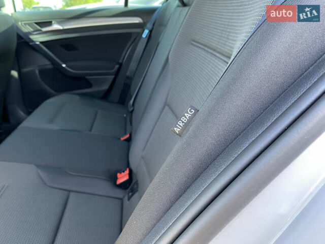 Серый Фольксваген e-Golf, объемом двигателя 0 л и пробегом 130 тыс. км за 13800 $, фото 56 на Automoto.ua