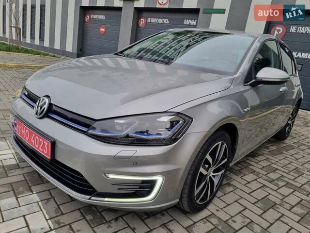 Серый Фольксваген e-Golf, объемом двигателя 0 л и пробегом 95 тыс. км за 12450 $, фото 6 на Automoto.ua