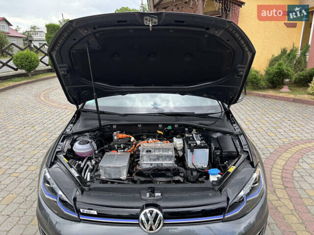 Серый Фольксваген e-Golf, объемом двигателя 0 л и пробегом 75 тыс. км за 12650 $, фото 29 на Automoto.ua