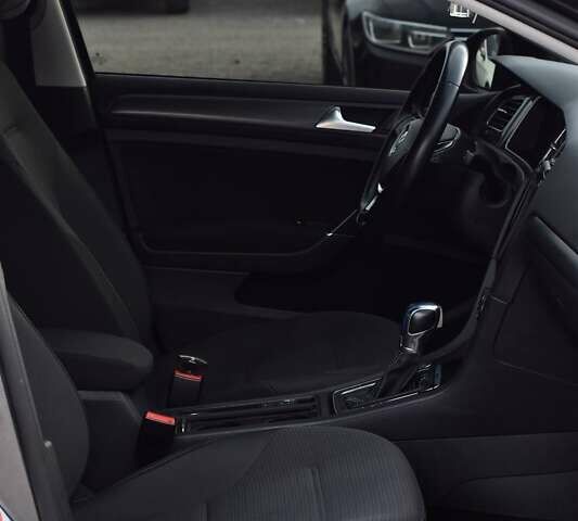 Серый Фольксваген e-Golf, объемом двигателя 0 л и пробегом 141 тыс. км за 13200 $, фото 16 на Automoto.ua