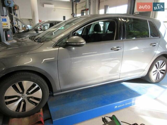 Серый Фольксваген e-Golf, объемом двигателя 0 л и пробегом 141 тыс. км за 13399 $, фото 6 на Automoto.ua