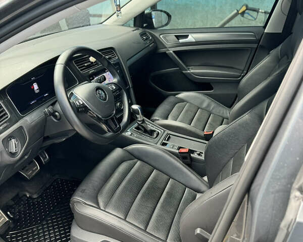 Серый Фольксваген e-Golf, объемом двигателя 0 л и пробегом 91 тыс. км за 16000 $, фото 15 на Automoto.ua